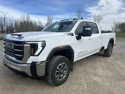 This GMC Sierra 3500 HD delivers a 6.6 Liter engine powering this Automatic transmission. ENGINE, 6....