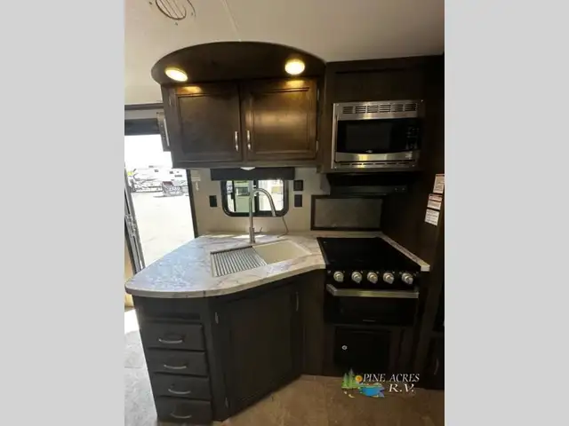 2020 Jayco Jay Flight 32TSBH in Travel Trailers & Campers in Truro - Image 11