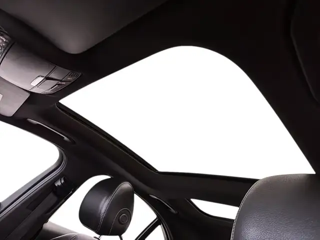 2016 Mercedes-Benz C-Class C 300 4matic Toit pano Cuir Camera Cr in Cars & Trucks in Laval / North Shore - Image 35