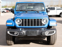4x4, 2.0L Turbo Hybrid, Sky One-Touch Power Top ($4495), Heated McKinley Leather Seats, Heated Steer... (image 6)