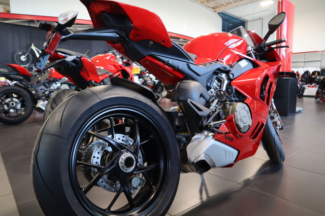 2024 Ducati Panigale V4 Red in Sport Bikes in Edmonton - Image 3