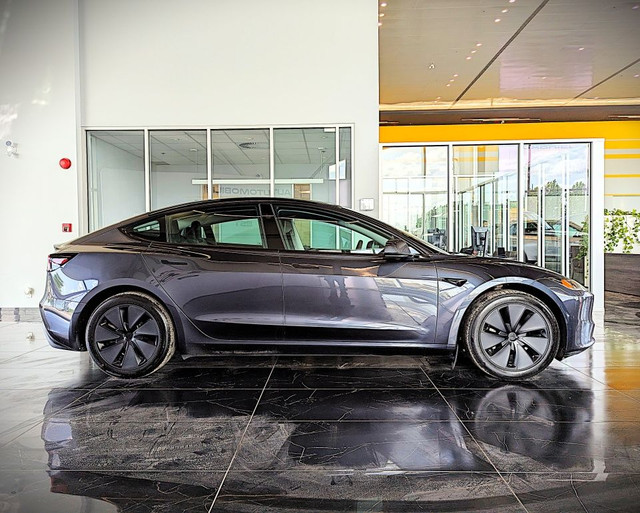 2024 Tesla Model 3 Long Range in Cars & Trucks in City of Montréal - Image 4