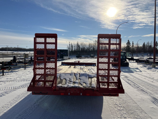 2022 Diamond C DEC Equipment Hauler Trailer in Cargo & Utility Trailers in Prince Albert - Image 3