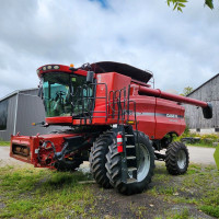 Case IH 7010 Combine