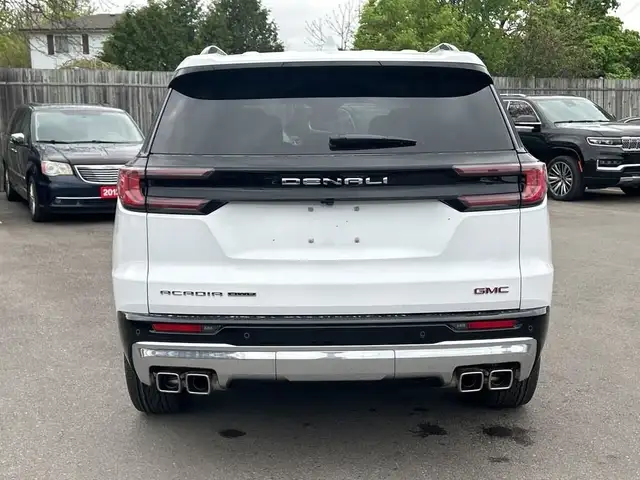 2025 GMC Acadia Denali Denali Demo in Cars & Trucks in Oakville / Halton Region - Image 10