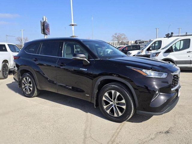 2021 Toyota Highlander Hybrid XLE AWD | Leather | Sunroof | 7 Pa in Cars & Trucks in Winnipeg - Image 3