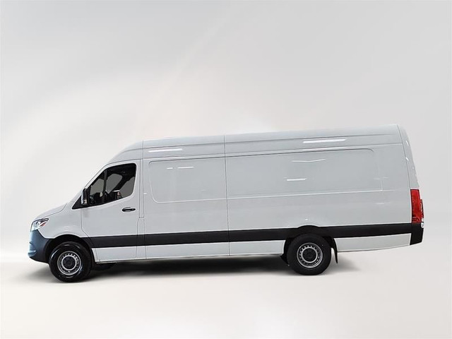 2024 Mercedes-Benz Sprinter 2500 170 Ext. Wheelbase High Roof RW in Cars & Trucks in Laval / North Shore - Image 3