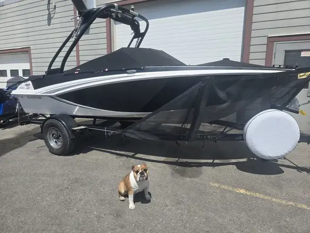 2014 Glastron 185 GLS FINANCING AVAILABLE in Powerboats & Motorboats in Saskatoon - Image 3