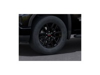 Ce GMC Sierra 1500 2025 est démonstrateur et prêt à répondre à vos besoins quotidiens, que ce soit p... (image 6)