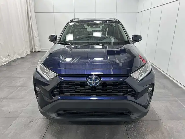 2020 Toyota RAV4 XLE AWD - TOIT OUVRANT - VOLANT CHAUFFANT - MAG in Cars & Trucks in Québec City - Image 3
