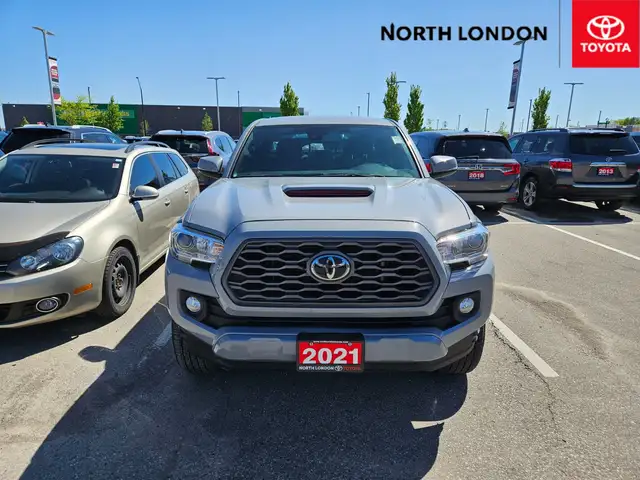2021 Toyota Tacoma TRD SPORT - HARD TRIFOLD - PREDATOR SIDE S... in Cars & Trucks in London - Image 3