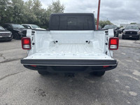 Clean Car Fax**Jeep**Gladiator**Overland**3.6L**V6**4x4**8.4 Touchscreen**Navigation**Back Up Camera... (image 9)