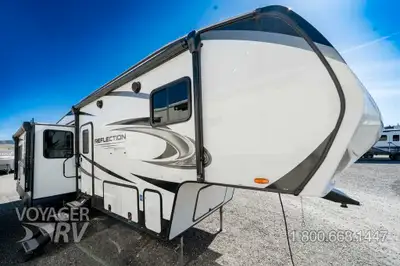 Located in Winfield, BC Call or Text 250-766-4607 Voyager RV Centre 1-800-668-1447 3 Slide-outs Duct...