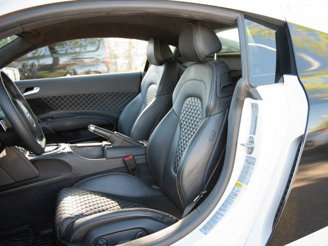 2015 Audi R8 V8, AWD, Custom Exhaust, 430 HP in Cars & Trucks in Calgary - Image 2