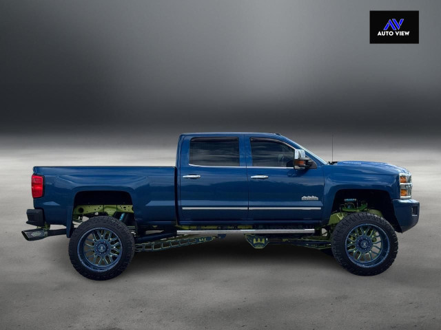 2017 Chevrolet Silverado 2500 High Country **10" WICKED LIFT KIT in Cars & Trucks in Hamilton - Image 4