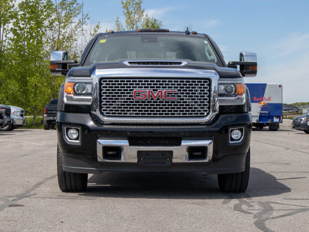 2017 GMC Sierra 2500HD Denali - EZ Lift Tailgate Wireless Ph in Cars & Trucks in Belleville - Image 3