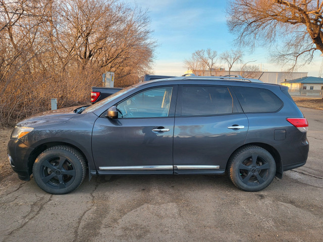 2014 Nissan Pathfinder Platinum in Cars & Trucks in Strathcona County