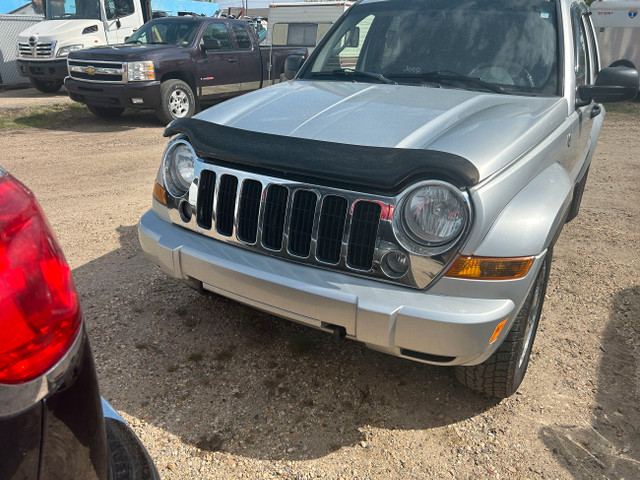 2007 Jeep Liberty Limited Edition, No Accidents, Low Kms, Sunroo in Cars & Trucks in Edmonton - Image 2