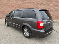 FINANCING AVAILABLE! STOW N GO, LEATHER, PUSH START, REARVIEW CAMERA, ALLOY WHEELS, REAR-SEAT ENTERT... (image 2)