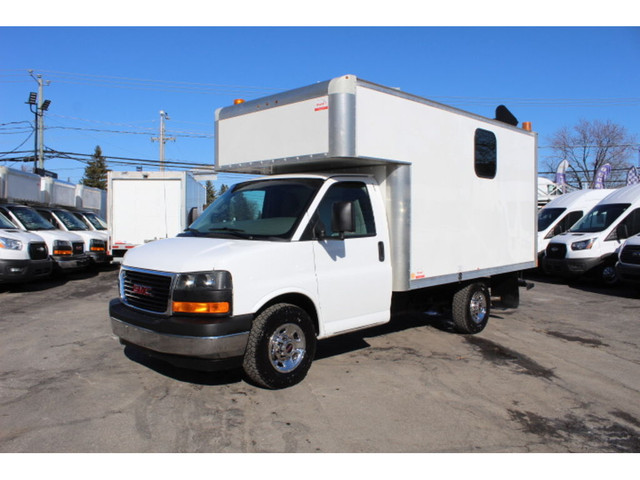  2017 GMC Savana Cargo Van 3500 CUBE 12 PIEDS DECK BOITE DE SERV in Cars & Trucks in Laval / North Shore - Image 2