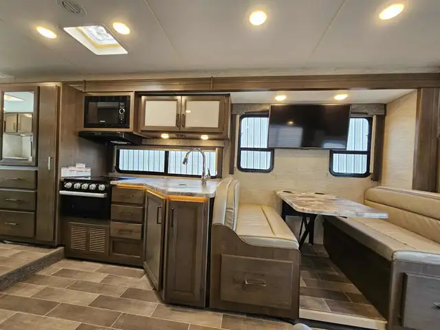 2022 Thor Chateau 31WV in RVs & Motorhomes in Moncton - Image 13