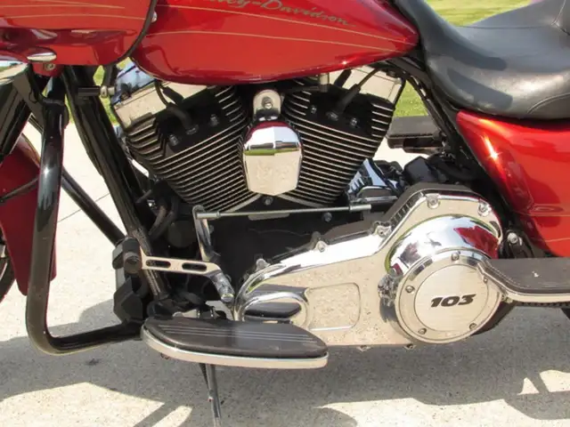 2013 Harley-Davidson FLTRX Road Glide Custom in Sport Touring in Leamington - Image 24