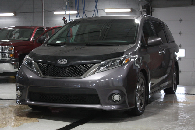 2017 Toyota Sienna SE in Cars & Trucks in City of Montréal - Image 3