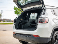 The 2025 Jeep Compass Altitude is a versatile and feature-rich Sport Utility Vehicle designed to exc... (image 9)