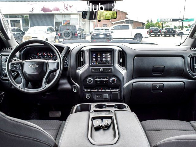 2022 Chevrolet Silverado 1500 Custom Trail Boss 4WD Crew Cab 147 in Cars & Trucks in Mississauga / Peel Region - Image 3