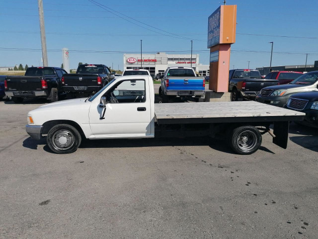 1989 Toyota Tacoma DUALLY*FLAT DECK*ONLY 58,000 MILES*NEW TIRES* in Cars & Trucks in London - Image 2