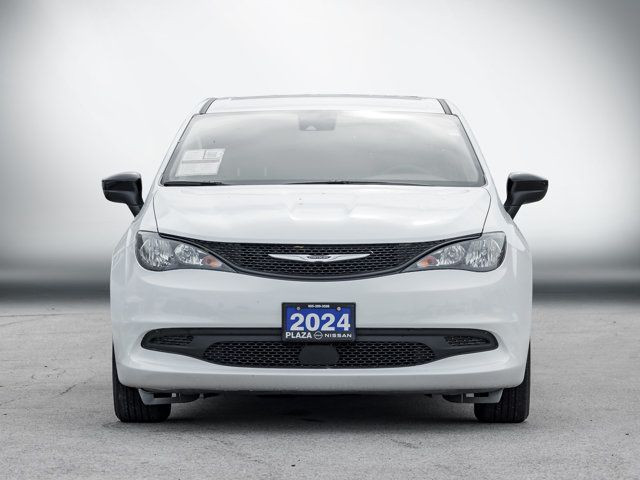 2024 Chrysler Grand Caravan SXT | Clean Carfax | Heated Seats in Cars & Trucks in Hamilton - Image 2