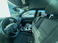 This Jeep Grand Cherokee delivers a Regular Unleaded V-6 3.6 L/220 engine powering this Automatic tr... (image 3)