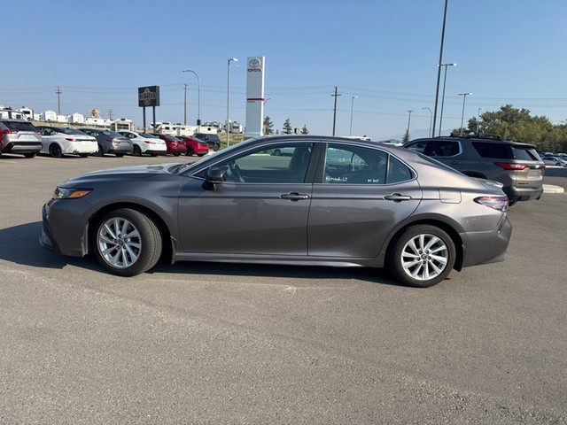 2023 Toyota Camry SE APPLE ANDROID CARPLAY / HEATED SEATS / REAR in Cars & Trucks in Cranbrook - Image 2