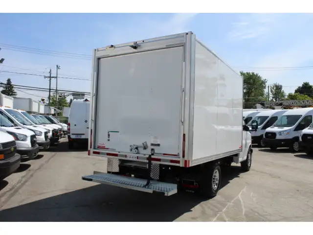 2025 GMC Savana CUBE 12 PIEDS ROUE SIMPLE 6.6 LITRES 117 KM in Cars & Trucks in Laval / North Shore - Image 24