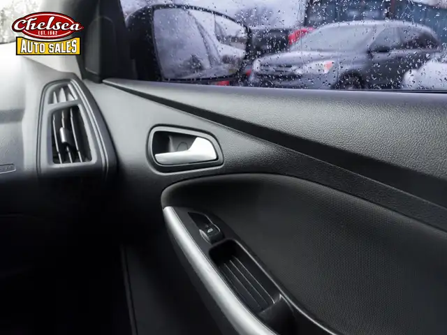 2014 Ford Focus in Cars & Trucks in London - Image 18