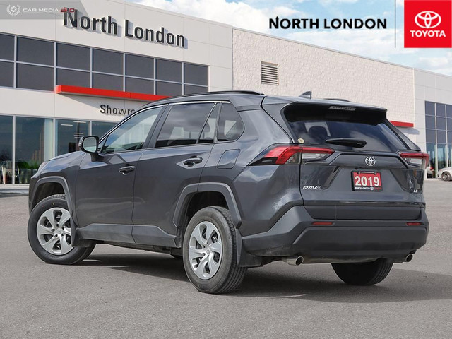 2019 Toyota RAV4 LE CLEAN CARFAX AND LOW KMS in Cars & Trucks in London - Image 4