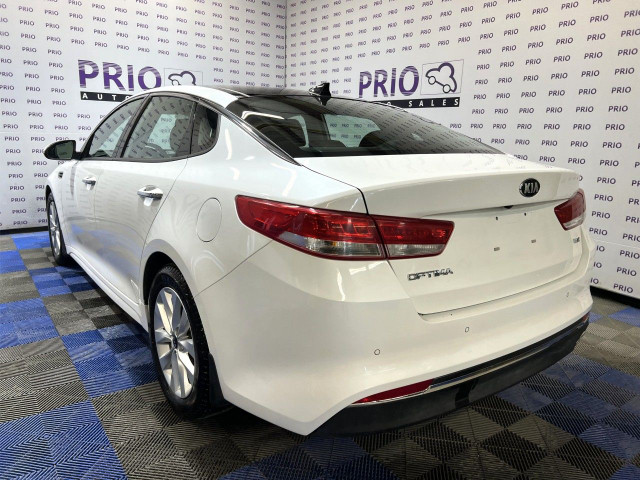 2017 Kia Optima in Cars & Trucks in Ottawa - Image 3
