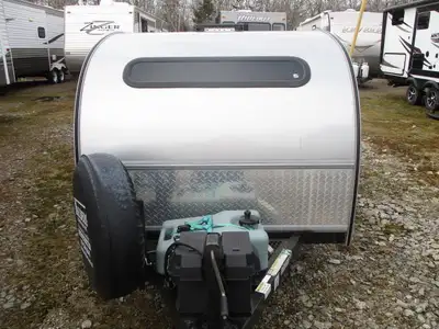 Great little lightweight unit – 490 kg- for some fun outdoor adventures ! It has a queen bed , AC, T...