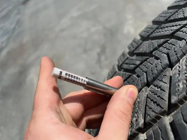 Dodge Grand Caravan 225-65-17 CONTINENTAL 8/32 USURE TRES BON PN in Cars & Trucks in St-Georges-de-Beauce - Image 5