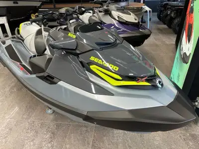 SEA-DOO RXT-X 325 (Audio) 2025 Le nec plus ultra en matière de motomarines haute performance en mer....