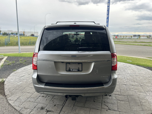 2016 Chrysler Town & Country Limited in Cars & Trucks in Calgary - Image 3