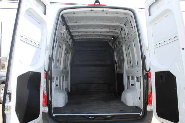2021 Mercedes-Benz Sprinter 2500 High RF 144" Diesel in Heavy Trucks in Mississauga / Peel Region - Image 4