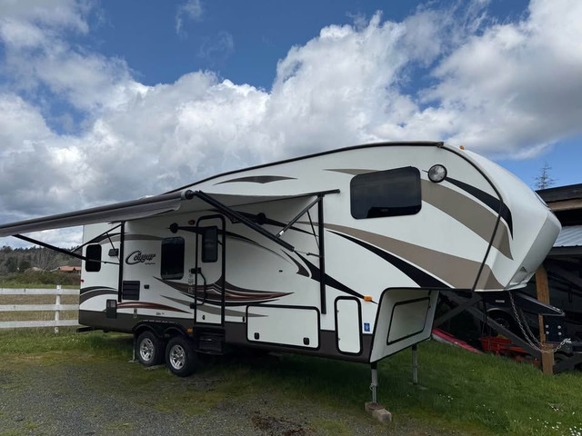 2015 KEYSTONE COUGAR 279 RKSWE (FINANCING AVAILABLE) in Travel Trailers & Campers in Saskatoon - Image 4