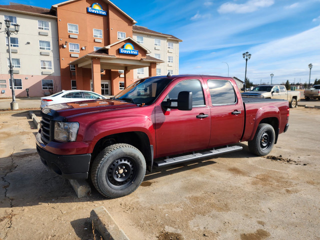 2013 GMC Sierra 1500 SLE in Cars & Trucks in Calgary