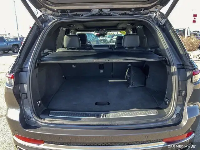 2022 Jeep Grand Cherokee 4xe Summit Reserve | Passenger in Cars & Trucks in Edmonton - Image 15