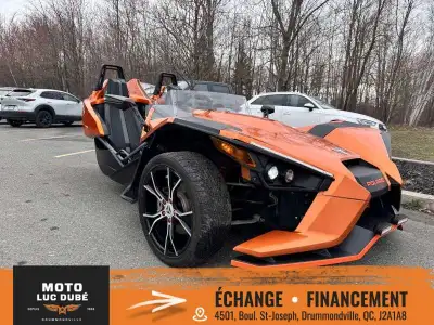 Polaris Slingshot SL 2015 38 542 KM TRANSMISISON MANUELLE RADIO AVEC CAMERA DE RECUL ÉCLAIRAGE LED E...