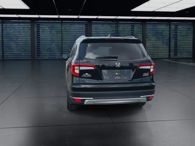 2022 Honda Pilot Touring 8P l Clean CarFax l One Owner l Local V in Cars & Trucks in Calgary - Image 8