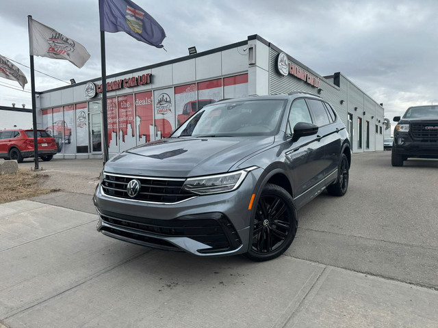 2022 Volkswagen Tiguan R-Line Black 2L AWD in Cars & Trucks in Calgary