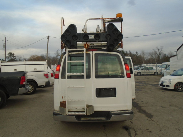  2011 Chevrolet Express 3500 Bucket truck in Cars & Trucks in St. Catharines - Image 3