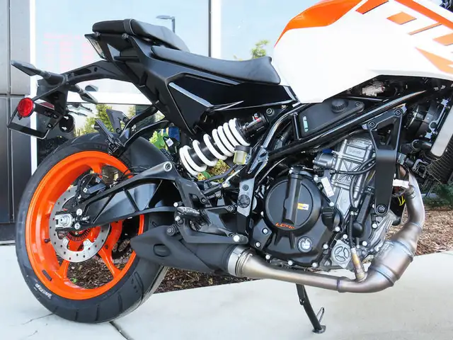 2024 KTM 250 Duke in Street, Cruisers & Choppers in Cambridge - Image 7